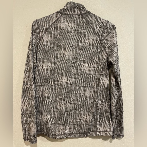 Women’s snakeskin print quarter zip pull over.  Size M - Picture 4 of 4